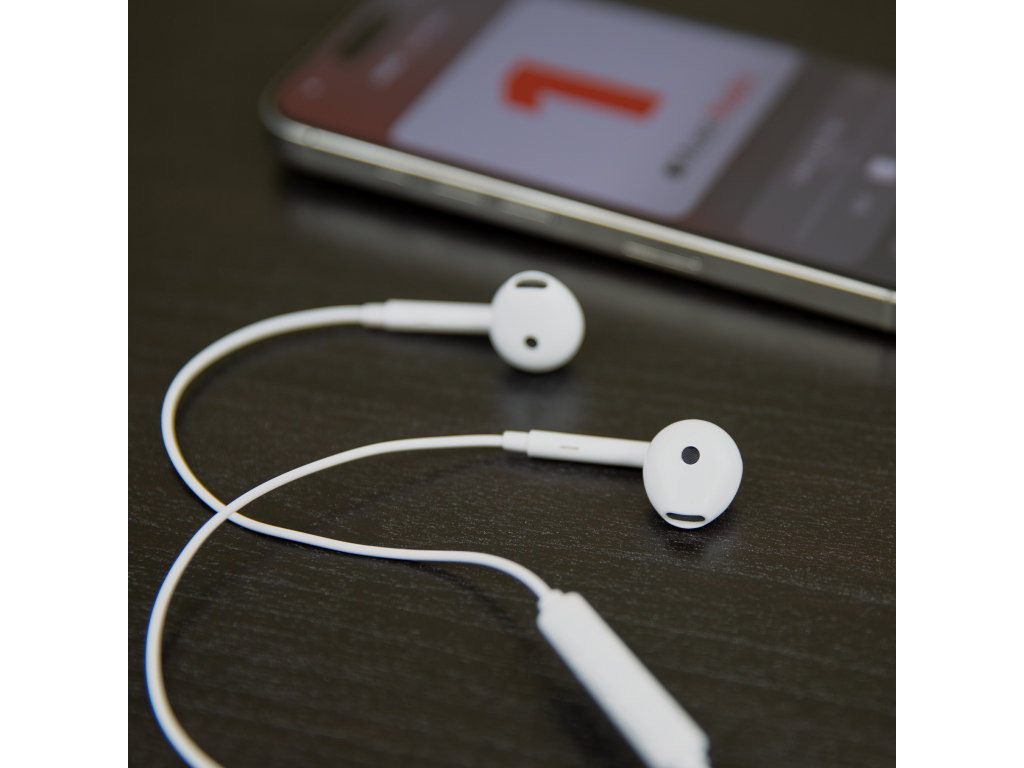 Mobilize In-ear Stereo Headset with Remote USB-C White